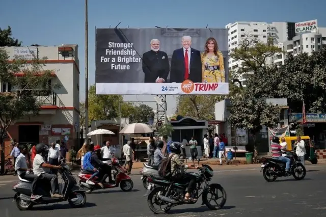 2020లో ట్రంప్ దంపతలుకు స్వాగతం పలుకుతూ గుజరాత్ లో హోర్డింగ్