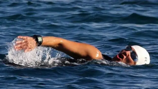 Norma Bastidas nadando