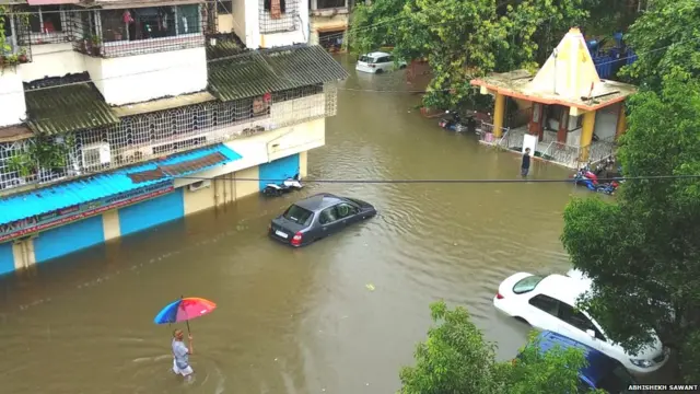 विरारमध्ये जनजीवन ठप्प