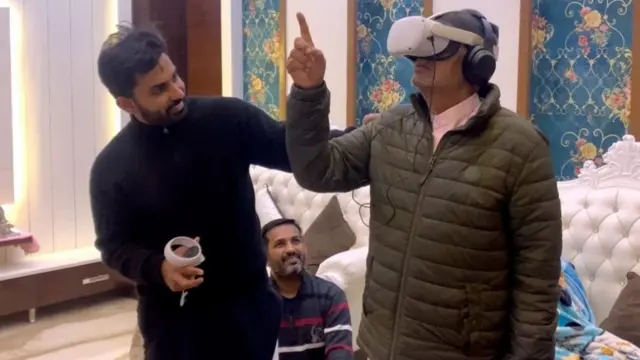 سپرش نے اپنے دادا کو ان کا گاؤں دکھایا