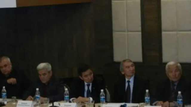 "Элдик парламент" былтыр 12-майда Атамбаевдин токтоосуз отставкага кетишин талап кылган