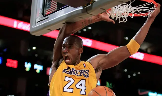 Kobe yakinnye imyaka 21 muri NBA akinira ikipe imwe gusa