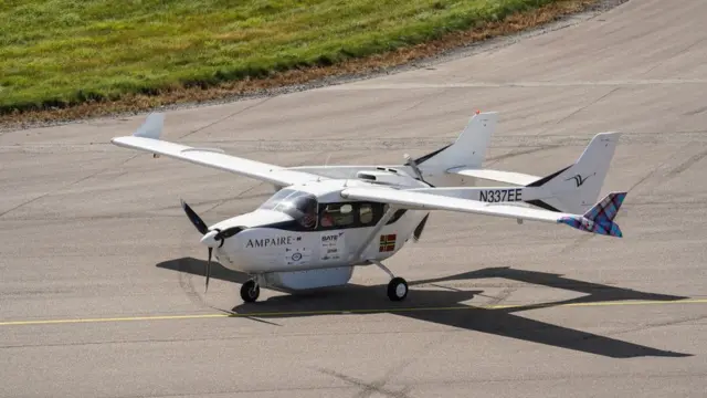 যুক্তরাজ্যে একটি হাইব্রিড বিমানের পরীক্ষামূলক উড়ান।