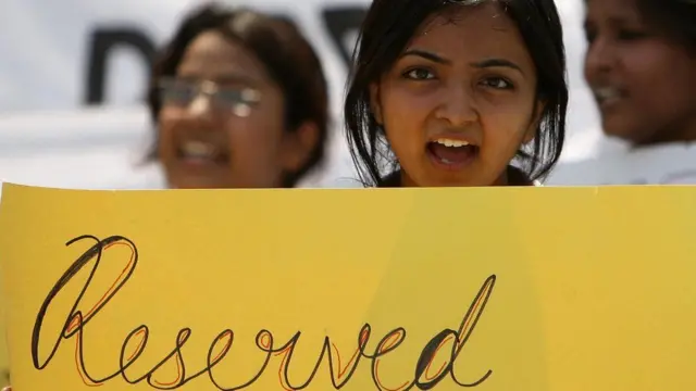 અનામતનો વિરોધ કરી રહેલી વિદ્યાર્થિની