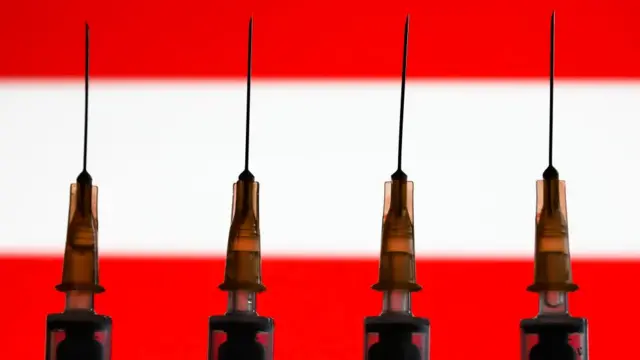 Des seringues avec le drapeau autrichien