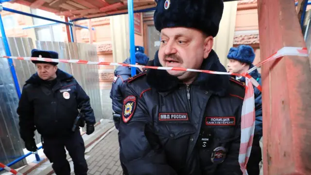 Полиция в здании суда при рассмотрении дела "Сети"