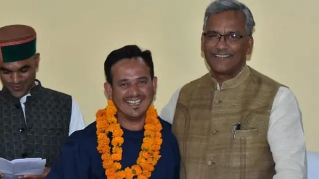 पूर्व मुख्यमंत्री त्रिवेंद्र सिंह रावत के साथ हाकम सिंह