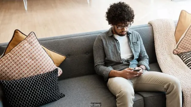 Aktivitas berbasis foto, seperti menelusuri isi Instagram, dikorelasikan dengan perasaan buruk seseorang terkait tubuh mereka