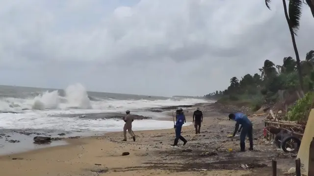 கடலில் சாம்பல்