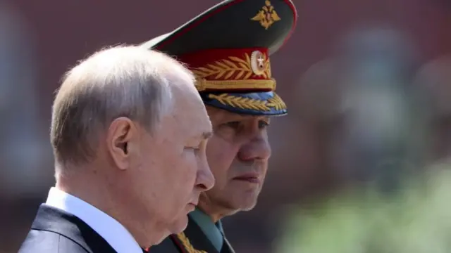 Володимир Путін і російський міністр оборони Сергій Шойгу