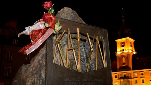 Monumento em memória aos cerca de 22 mil soldados poloneses mortos pelos russos no que ficou conhecido como Massacre de Katyn