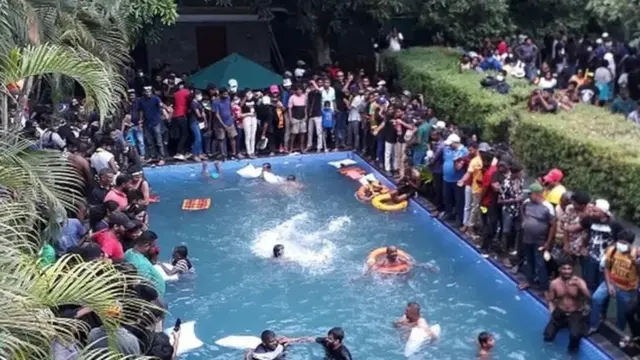 போராட்டக்காரர்கள்