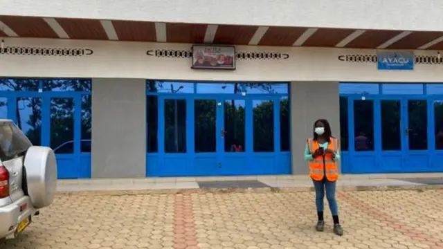 Mme Cyuzuzo est fière de ce qu'elle a accompli dans le secteur de la construction