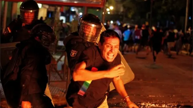 Un manifestante en Paraguay.