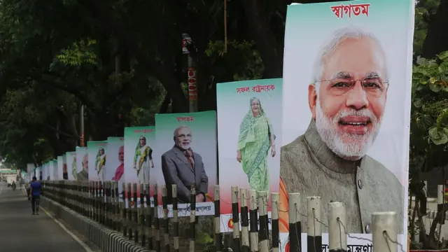 পাঁচ বছর আগে ঢাকায় প্রধানমন্ত্রী মোদীকে স্বাগত জানানোর আয়োজন। জুন, ২০১৫