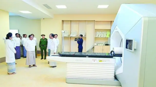 ၂၀၂၆ မတ် ၇ ရက်မှာ ဖွင့်လှစ်တဲ့ အမျိုးသားကင်ဆာကုသရေးဗဟိုဌာနမှာ တွေ့ရတဲ့ စစ်ခေါင်းဆောင်ဗိုလ်ချုပ်မှူးကြီးမင်းအောင်လှိုင်