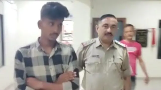 હત્યાના આરોપી ભાઈ ફિરોઝે પોલીસ સામે આત્મસમર્પણ કર્યું હતું