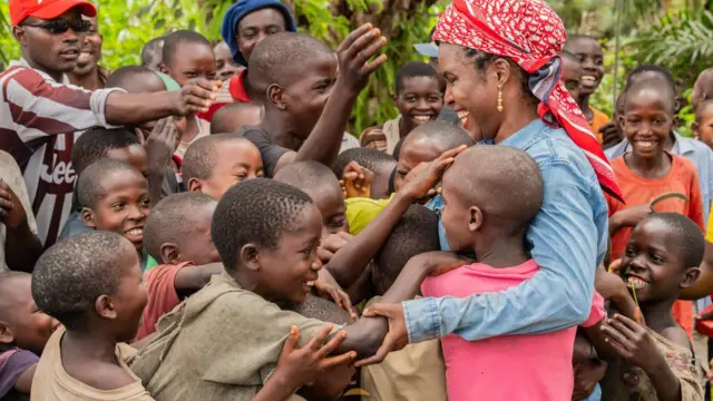 Abana b'i Mpanda mu ntara ya Bubanza baramutsa umutambukanyi w'umukuru w'igihugu Angeline Ndayishimiye