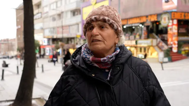 Avcılar'dan Fatma Kaya, sokakta BBC Türkçe'ye konuşuyor. 