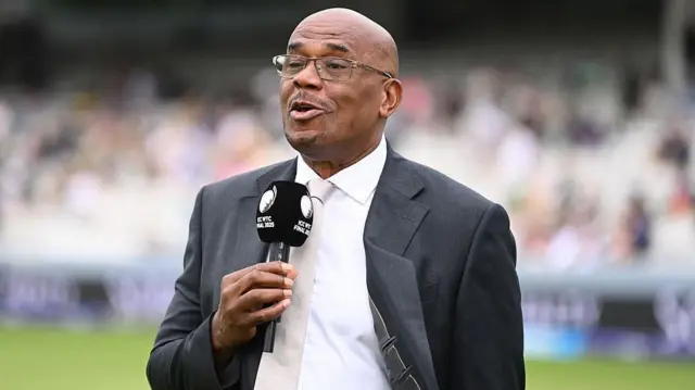  உஸ்மானின் இந்த பந்து வீச்சு பாகிஸ்தானுக்கு மிகவும் முக்கியமானது என்று மேற்கிந்திய தீவுகள் அணியின் முன்னாள் கிரிக்கெட் வீரர் இயன் பிஷப் வர்ணித்துள்ளார்.