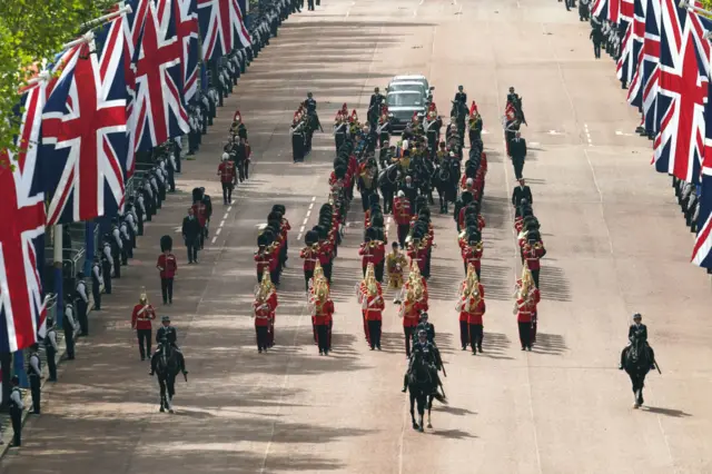 ကျန်ရစ်သူ သားတော်သမီးတော်တွေအားလုံး လမ်းလျှောက်လိုက်ပါ