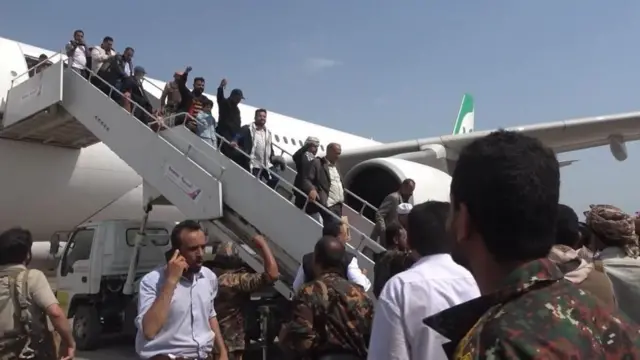 ሰባት ካብ ነፋሪት እናወረዱ ኣብ ወደብ ሑደይዳ