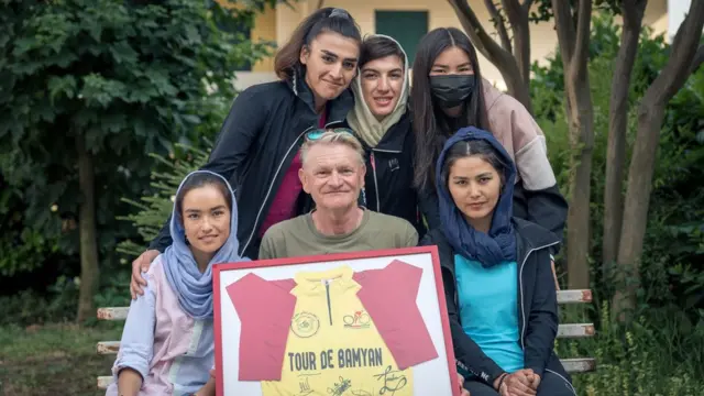 مربی در میان شاگردانش