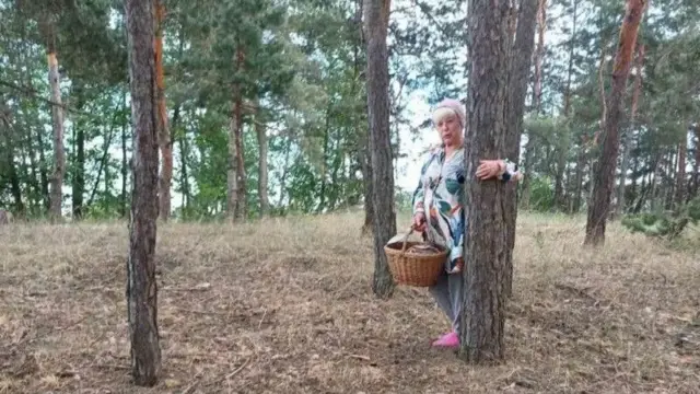 Lidia a toujours ramassé des champignons à Izyum, mais elle a dû quitter sa maison lorsque la ville a été occupée par l'armée russe en avril 2022.