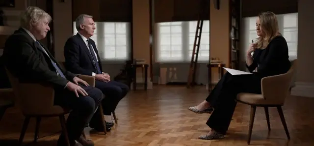 Борис Джонсон, сэр Тони Радакин и Лора Кюнсберг