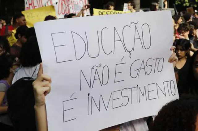 Protestobonus primeira apostaestudantes na Avenida Paulista contra a reforma do ensino médio