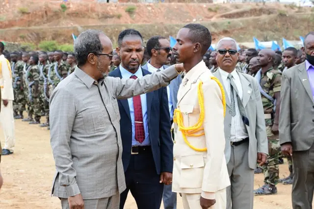 ፕረዚደንት ሶማልያ ኣብ ኤርትራ ታዕሊም ዝወሰዱ ወተሃደራት ሃገሩ በጺሑ