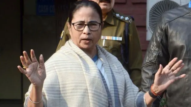 குழந்தை கடத்துபவர்கள் என்ற சந்தேகத்தில் துறவியை அடித்து உதைத்த மக்கள்