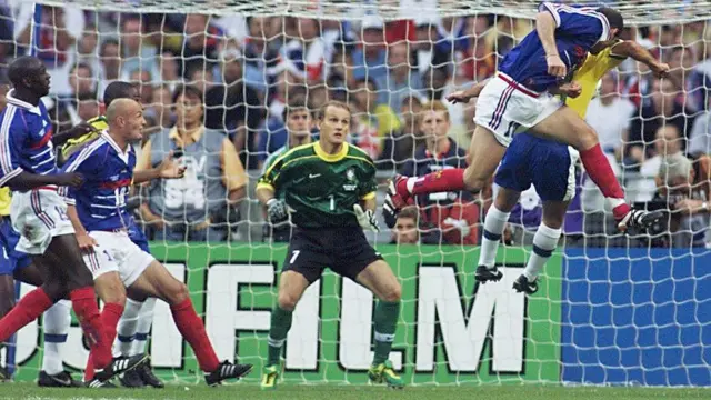 زیدان با زدن دو گل در فینال جام جهانی، نقش مهمی در قهرمانی فرانسه داشت