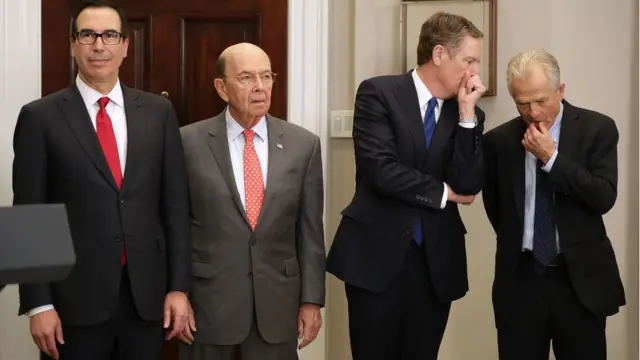 深耕华尔街的姆努钦（左一）和罗斯（左二）成为对华温和派；莱特希泽（右二）和纳瓦罗（右一）则成为对华强硬派。