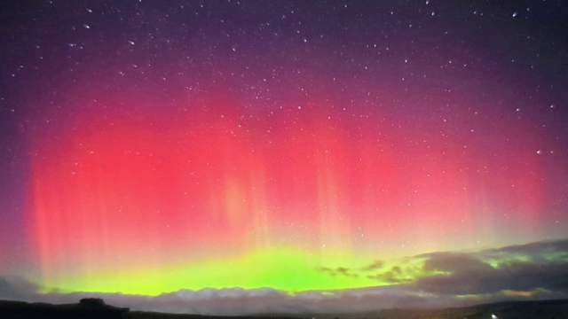 Pemandangan Langka: Aurora Borealis Terlihat Di Seluruh Inggris - BBC ...