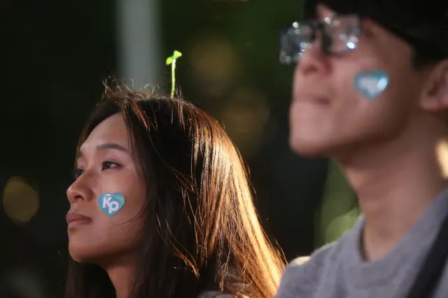 民眾黨吸引大量年輕支持者,他們被稱為「小草」