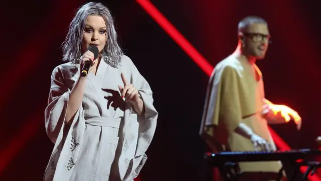 Так виглядав виступ учасників гурту YUKO Юлія Юріна та Стас Корольов під час першого півфіналу