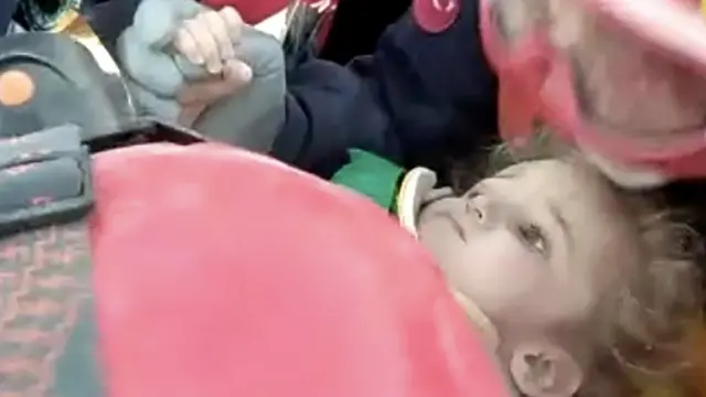выжившая девочка