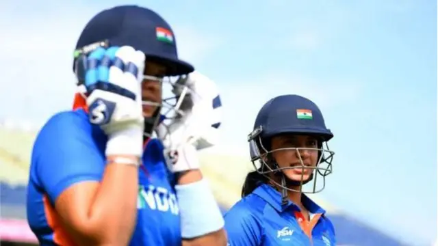 ભારતે માત્ર 11.4 ઓવરમાં બે વિકેટ પર 102 રન કરી લક્ષ્ય સરળતાથી પાર કર્યું હતું