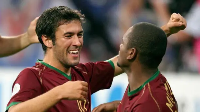 ویانا (چپ) آن طوری که انتظار می‌رفت به عنوان یک بازیکن موفق نبود، با این حال ۲۹ بار برای تیم ملی پرتغال بازی کرد