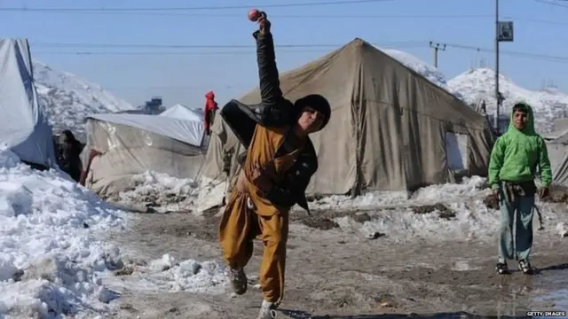 ਰਫਿਊਜ਼ੀ ਕੈਂਪ ਵਿੱਚ ਖੇਡਦੇ ਬੱਚੇ