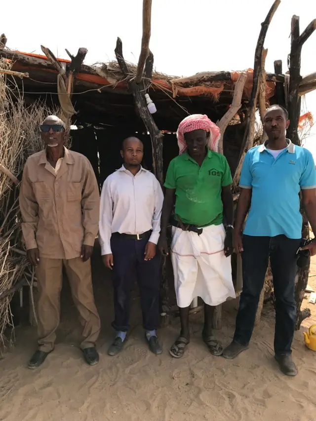 Weriyaha BBC Cabdullaahi Jaamac iyo qaar kamid ah dadka deegaanka Ceel Sheekh