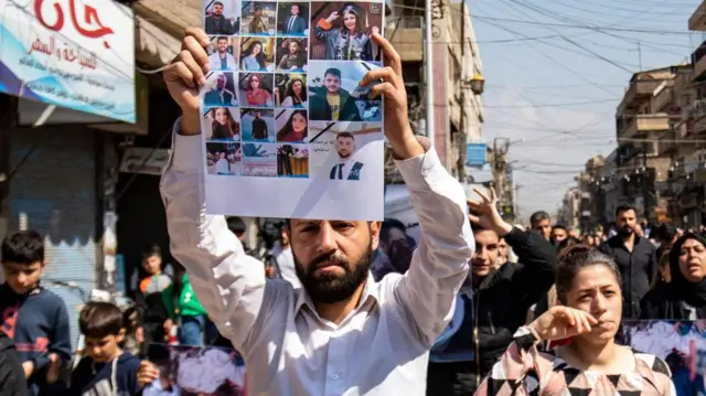 مظاهرات في الساحل السزري استنكارا للمجازر ضد العلويين في مارس/آذار 2025