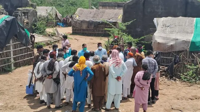 કચ્છમાં રહસ્યમય તાવથી થયેલાં મોત બાદ આરોગ્યતંત્રની ટીમો ગામેગામ તપાસ કરી રહી છે