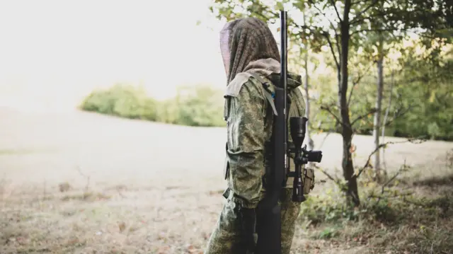 Wani ɗanbindiga rataye da bindiga