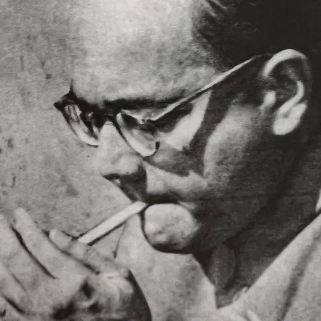 தெற்காசியாவிற்கு வந்த பிறகு சிகரெட் பிடிக்கும் பழக்கம் அதிகமாகிவிட்டது