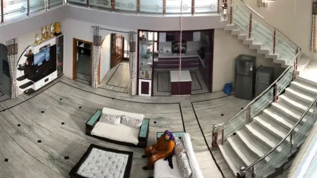 વિનેશનાં માતા તેમનાં ઘરમાં