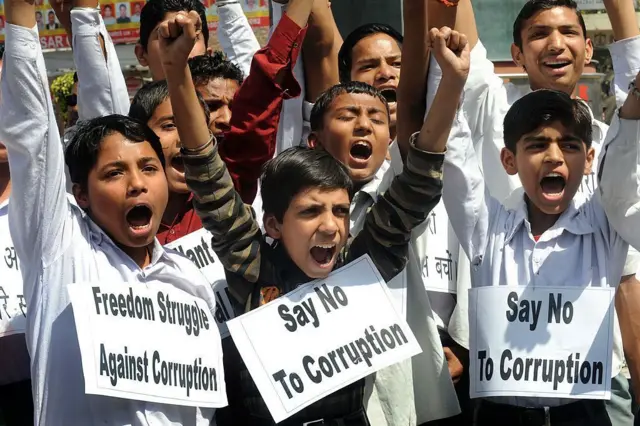 सन् २०११ मा भारतमा भएको भ्रष्टाचारविरोधी आन्दोलनमा सहभागी भएका विद्यार्थीहरू