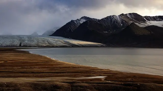 Photo of scenery including mountains taken in Ny-Ålesund, Svalbard and Jan Mayen Islands