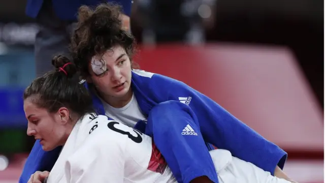 Мадина Таймазова (в синем кимоно) и Барбара Матич